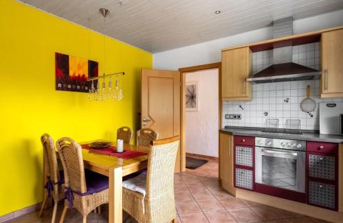 Dhron Apartment | Holiday Home by Mosel with Garden View, cleaning included