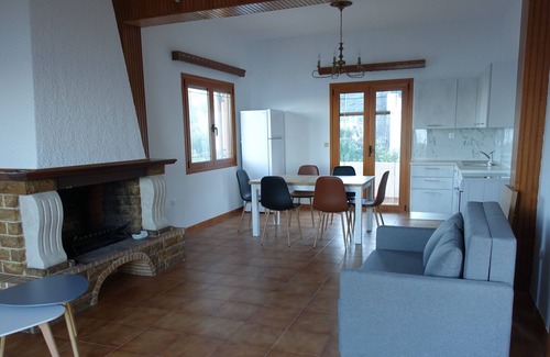 Troizinia Villa | Holiday home by the sea with a large garden, Peloponnese near Epidaurus, Methana