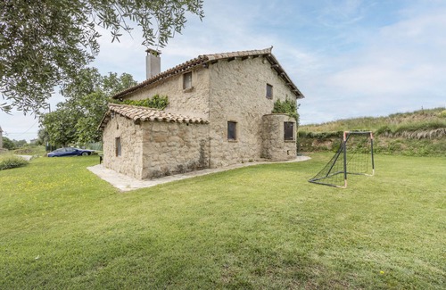Casserres House | Holiday Home 'Cal Camp Llarg' with Mountain View, Private Pool and Wi-Fi
