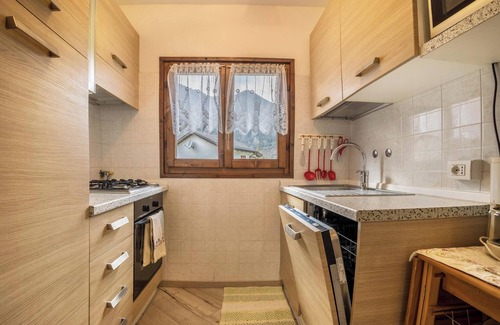 Pur House | Holiday Home "Camilla" with Lake Views, Garden & Wi-Fi