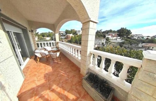 Calafell House | Holiday Home 'Casa Con Piscina De 8-14 Personas' with Private Pool, Private Terrace and Wi-Fi