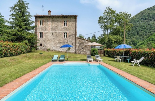 Convalle House | Holiday Home "Casa Paola" with Mountain View and Private Pool