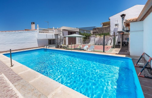 Cacin House | Holiday Home 'Casa Pepita' with Mountain View, Private Pool and Wi-Fi