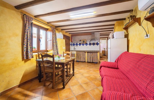 Laroya House | Holiday Home 'Casa Rural Museo' with Mountain View, Shared Pool and Wi-Fi