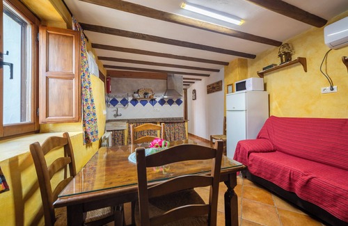 Laroya House | Holiday Home 'Casa Rural Museo' with Mountain View, Shared Pool and Wi-Fi