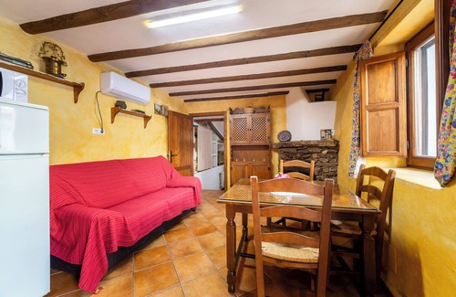 Laroya House | Holiday Home 'Casa Rural Museo' with Mountain View, Shared Pool and Wi-Fi