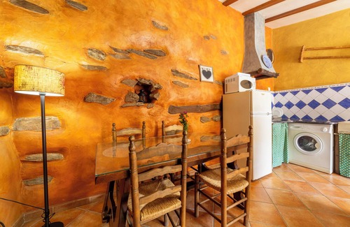 Laroya House | Holiday Home 'Casa Rural Jaraiz Vip' with Mountain View, Shared Pool and Wi-Fi