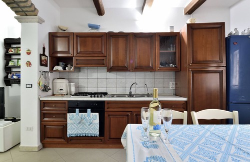 Loceri House | Holiday Home "Casa Vacanza Il Murales" with Wi-Fi & A/C