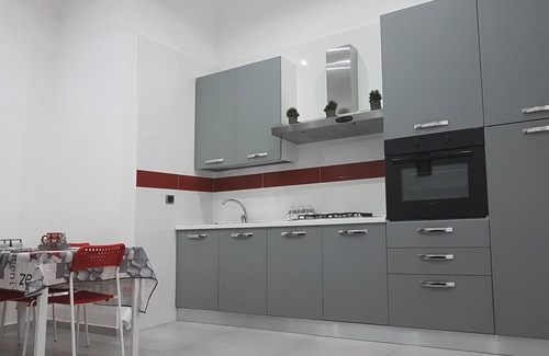 Vasto Apartment | HOLIDAY HOME Central station, business center, central Naples, Mary's Sweet home