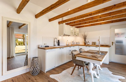 Ahlen House | Holiday Home 'Charmantes Haus Für Eine Auszeit' with Private Terrace, Private Garden and Wi-Fi