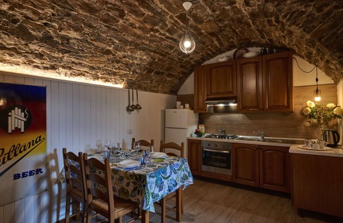 Riva House | Holiday Home Como Lake-Casa Sibiel-Typical Italian house