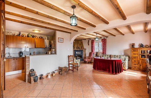 Montefrio House | Holiday Home "Cortijo La Solana Montefrío" with Mountain Views, Private Pool and Wi-Fi