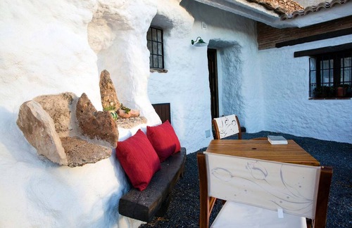 Los Balcones House | Holiday Home 'Cuevas Balcones de Piedad - Acacia' with Terrace, Shared Pool & Wi-Fi
