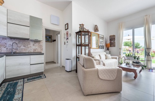 Carloforte House | Holiday Home "Da Silvi E Salva In Riva Al Mare" with Sea View, Private Garden & Wi-Fi