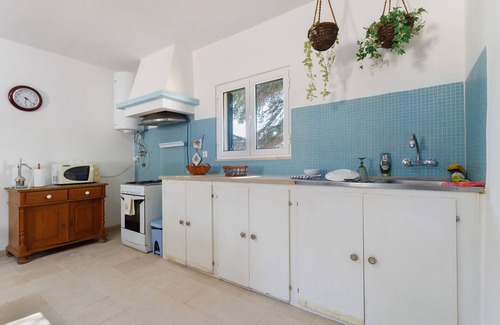 Alenquer House | Holiday Home 'Das Cores' with Mountain View, Shared Pool and Wi-Fi