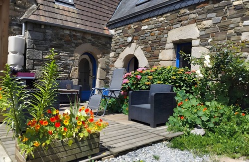 Lannion House | Holiday Home 'De L'alliance' with Private Terrace and Private Garden