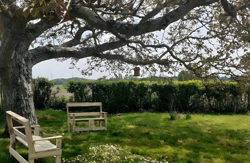 Lannion House | Holiday Home 'De L'alliance' with Private Terrace and Private Garden