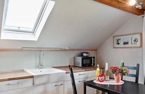 Dornum House | Holiday Home 'Deichperle Anton' with Private Terrace and Wi-Fi