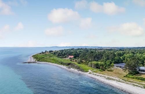 Øer Strand House | Holiday Home Donka - 25m from the sea by Interhome