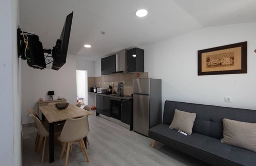 Elvas House | Holiday Home 'Dos Avós' with Private Pool, Wi-Fi and Air Conditioning
