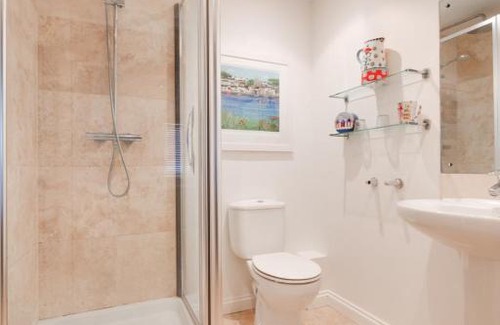 Edmonton House | Holiday Home Edmonton-1 by Interhome