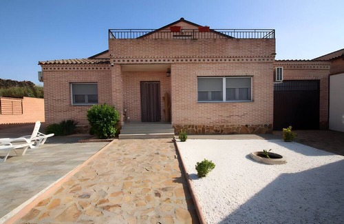 Cobisa House | Holiday Home 'El Balcón A Toledo' with Private Pool, Wi-Fi and Air Conditioning