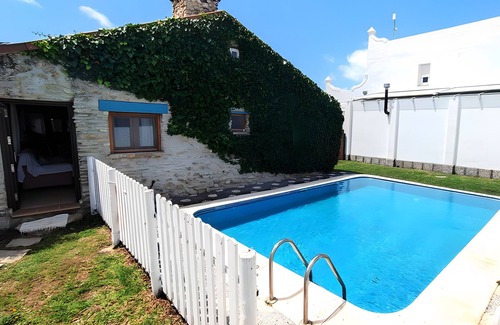 El Palmar House | Holiday Home 'Casa De Piedra' with Private Pool, Wi-Fi and Air Conditioning