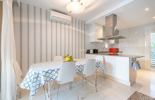 Les Meravelles Villa | Holiday Home "Villa Mar - Can Bujosa" on the Beach
