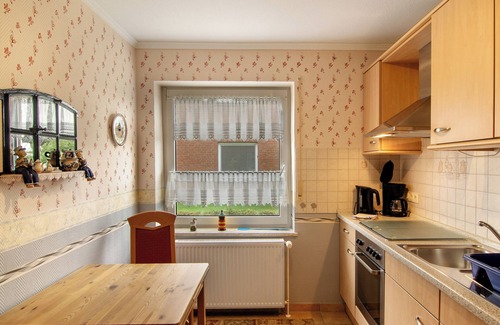 Berdum House | Holiday Home 'Ferienhaus Berdum' with Private Terrace, Private Garden and Wi-Fi