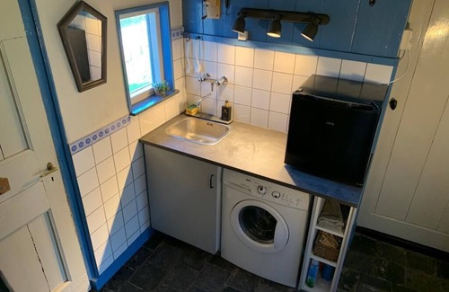 Huns House | Holiday home for 6 people in a Frisian village with a spacious kitchen diner