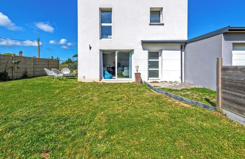 Lampaul-Plouarzel House | Holiday Home 'La Maison Ker An Aod' with Private Terrace, Private Garden and Wi-Fi