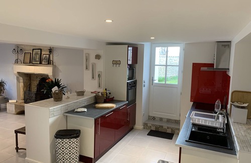 Montignac-Charente House | Holiday Home 'La Maison De Joséphine' with Private Terrace and Wi-Fi