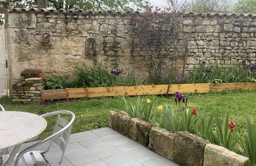Montignac-Charente House | Holiday Home 'La Maison De Joséphine' with Private Terrace and Wi-Fi