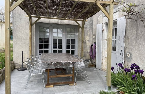 Montignac-Charente House | Holiday Home 'La Maison De Joséphine' with Private Terrace and Wi-Fi