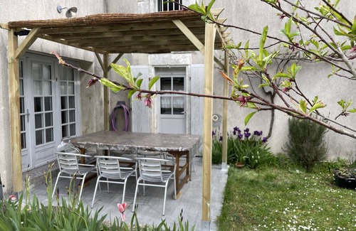 Montignac-Charente House | Holiday Home 'La Maison De Joséphine' with Private Terrace and Wi-Fi