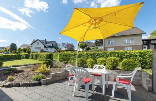 Eslohe House | Holiday Home 'Grobbel' with Private Terrace, Private Garden and Wi-Fi