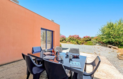 Cleder House | Holiday Home 'Gîte De Pen Ar Mor' with Private Terrace, Private Garden and Wi-Fi