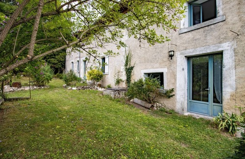 Chalais House | Holiday Home 'Gîte Des Bois Du Charme' with Private Terrace and Private Garden