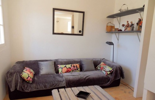 Soleilhas House | Holiday Home 'Gite Des Restanques' with Mountain View, Private Terrace and Wi-Fi