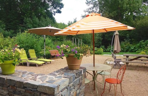 Begard House | Holiday Home 'Gite Du Moulin Du Poulloguer' with Private Terrace, Private Garden and Wi-Fi