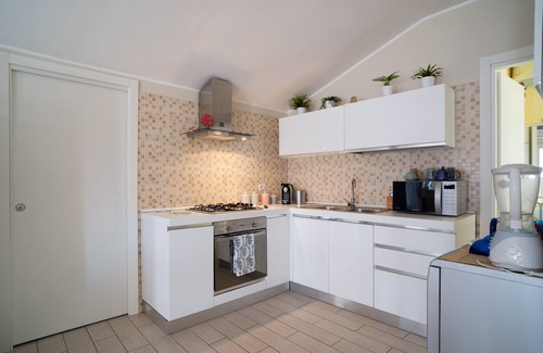Recanati House | Holiday Home "Giugiò" with Mountain View, Terrace & A/C