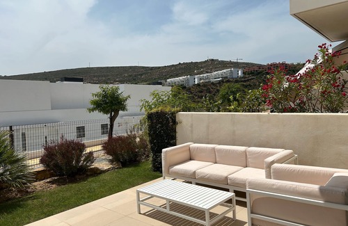 Manilva House | Holiday Home 'Great Townhouse Close To The Beach' with Sea View, Wi-Fi and Air Conditioning