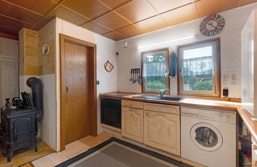 Gedern House | Holiday Home 'Haus Am See' with Private Terrace, Private Garden and Wi-Fi