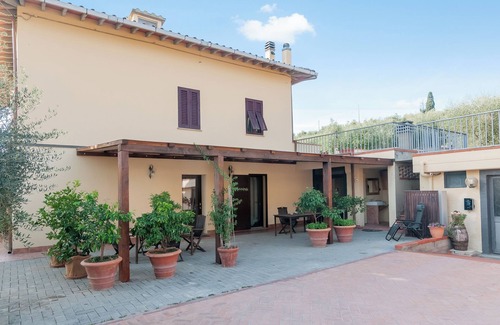 Gorgognano House | Holiday Home 'Il Piccolo Borgo' for 7 Guests with Shared Pool, Wi-Fi and Air Conditioning