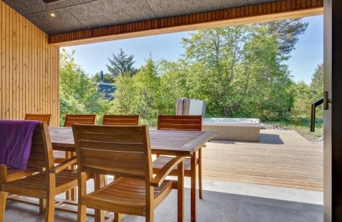 Hou House | Holiday Home Ileana - from the sea by Interhome