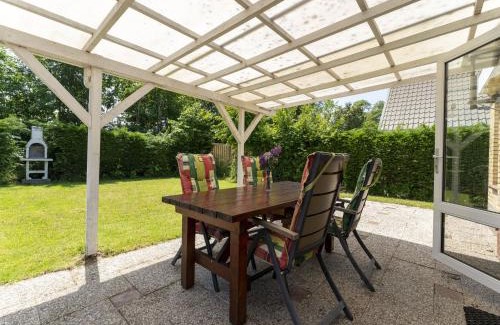 Baarland House | Holiday home in Baarland with garden