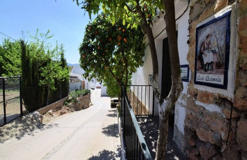 Zagrilla House | Holiday Home in Zagrilla Alta with Pool