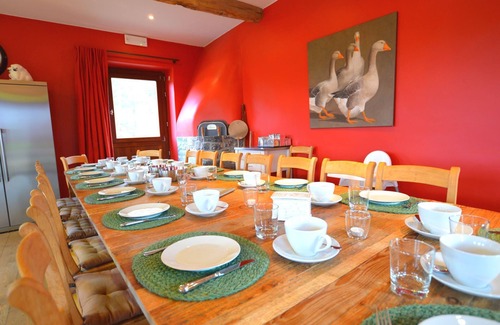 Mettet House | Holiday Home in Falaën with Garden BBQ