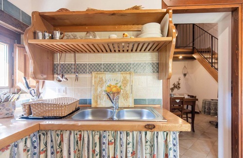 Stilo House | Holiday Home in Guardavalle near River