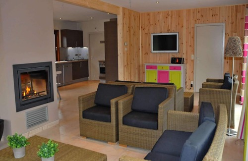 Hour House | Holiday Home in Houyet with Private Sauna